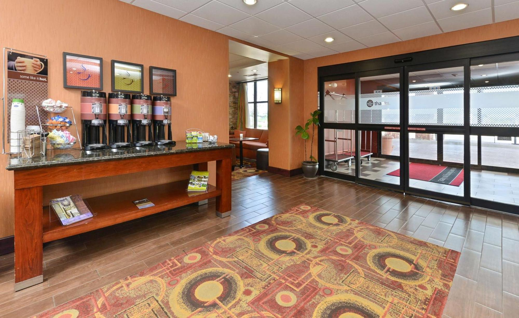 Hampton Inn Muscatine Extérieur photo